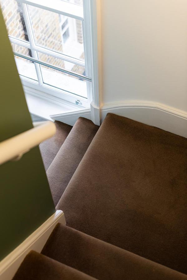 New 3bed With Air Con In Chelsea * Londra