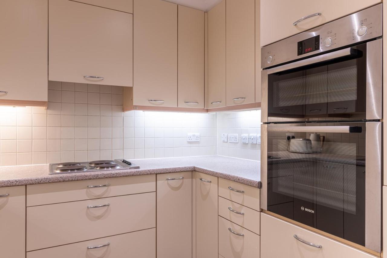 New 3bed With Air Con In Chelsea * Londra